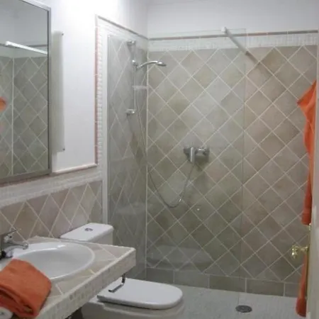 Ferienhaus Aus Zwei Wohneinheiten Bestehend Mit Beheiztem Pool Und Terrasse - B44101