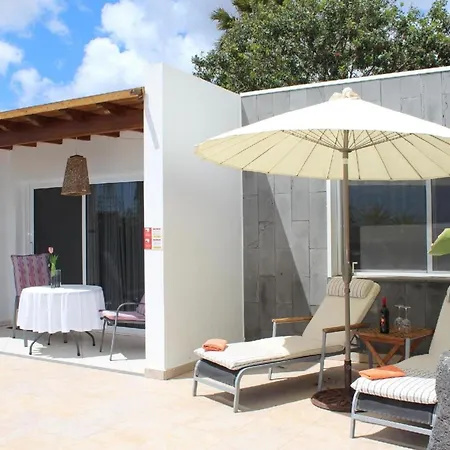 Ferienhaus Aus Zwei Wohneinheiten Bestehend Mit Beheiztem Pool Und Terrasse - B44101 アパート